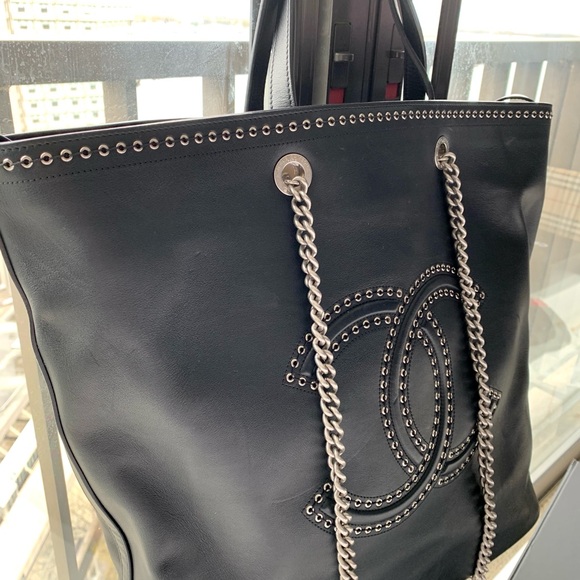 Chanel Medium Tote Black Leather - Picture 4 of 5